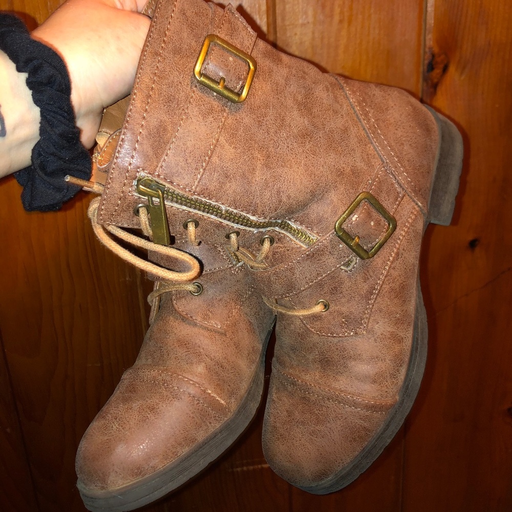 Short brown leather boots